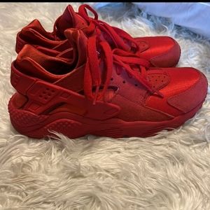 Nike Red Huaracha